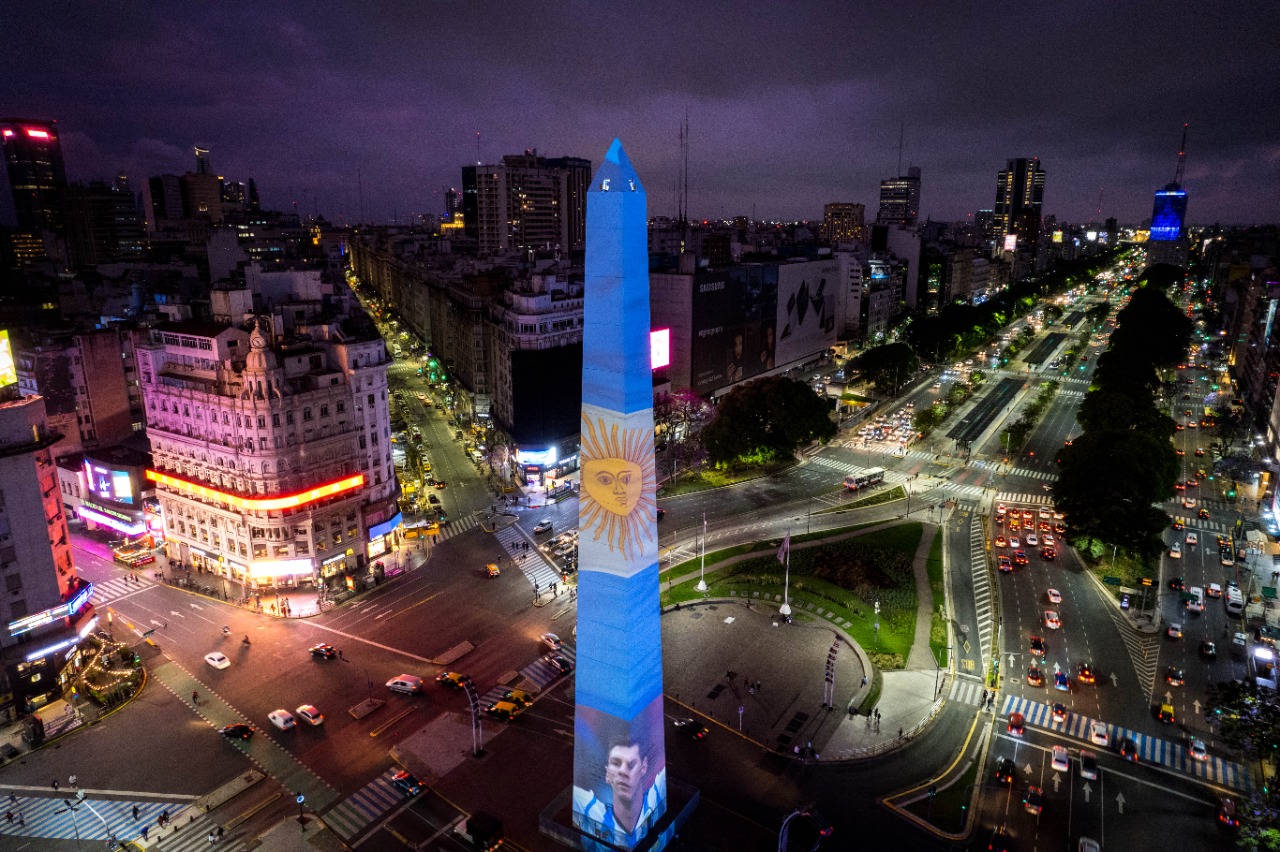El Obelisco alienta a la Selección un día antes de cada partido con un mapping especialmente diseñado