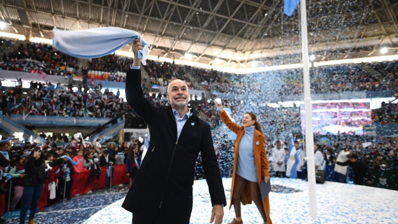 Rodríguez Larreta les tomó la Promesa a la Bandera a más de 7.000 alumnos