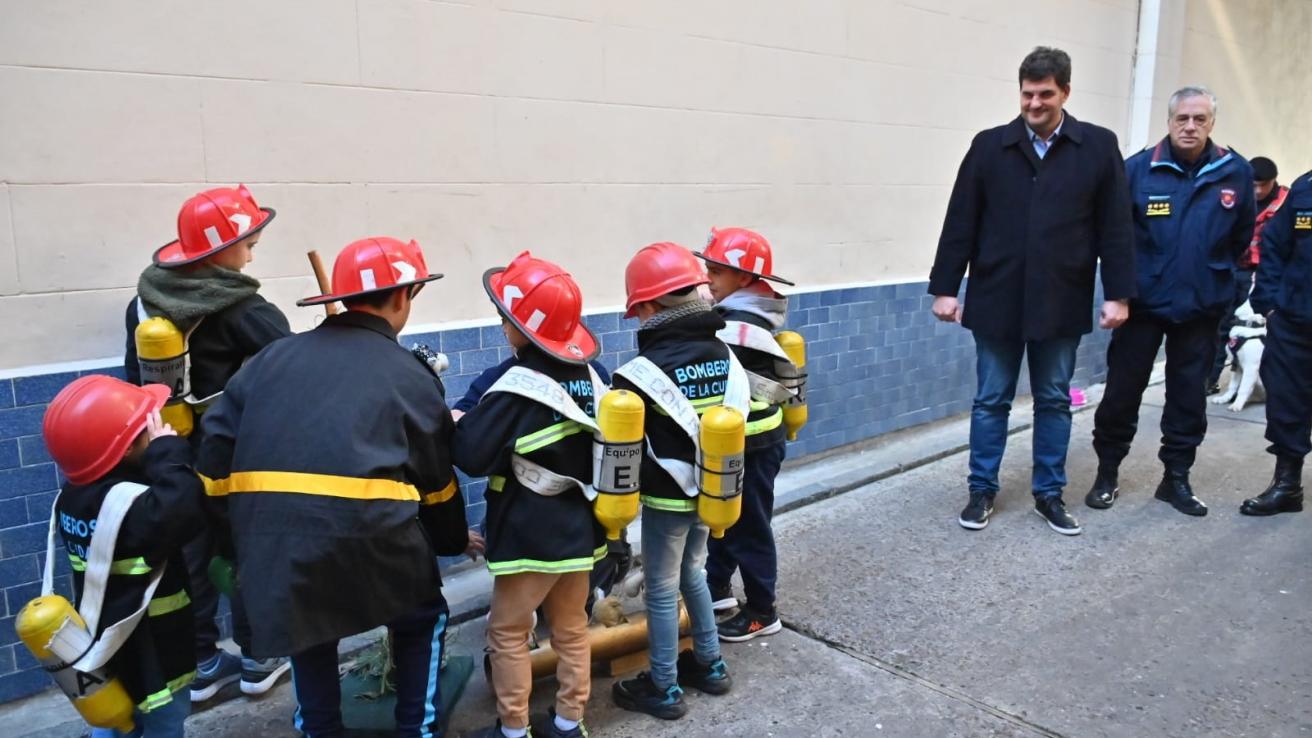 Con la actividad “Bomberos por un Día”, se puso en marcha la agenda de Vacaciones de Invierno   
