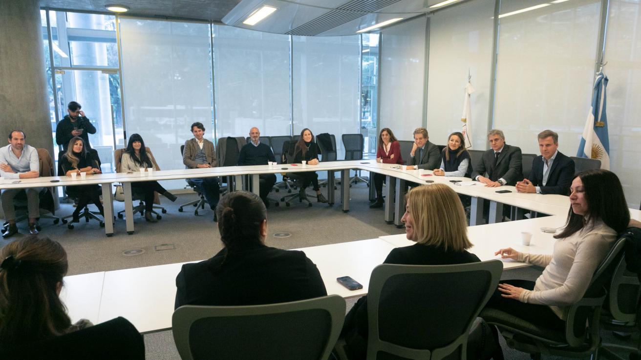 Becas para egresados de Codo a Codo