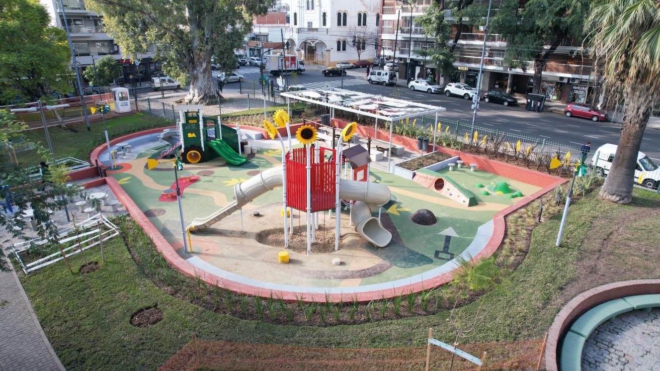 Plaza Nuestra Señora de la Asunción. Patio de juegos.