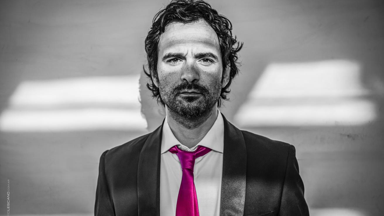 Retrato en blanco y negro de Nico Sorín