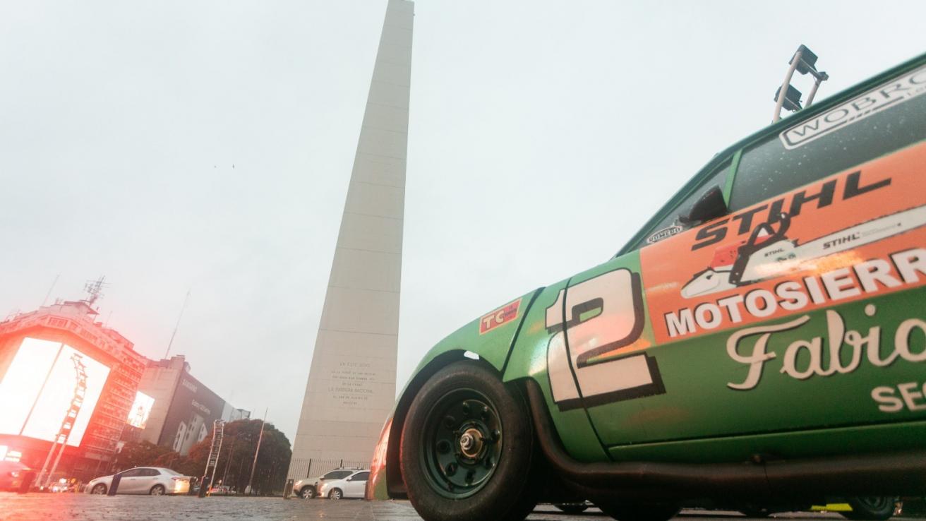 Autos de TC en el Obelisco