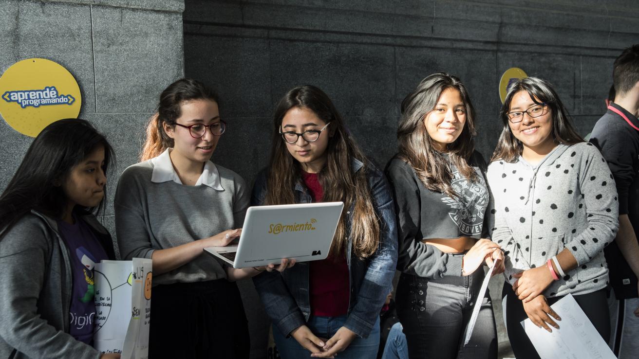 Abrió la inscripción para mentores y mentoras voluntarios/as de Mujeres Digitales