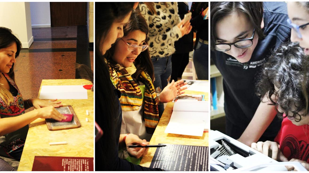 Personas observan materiales del Museo de las Escuelas