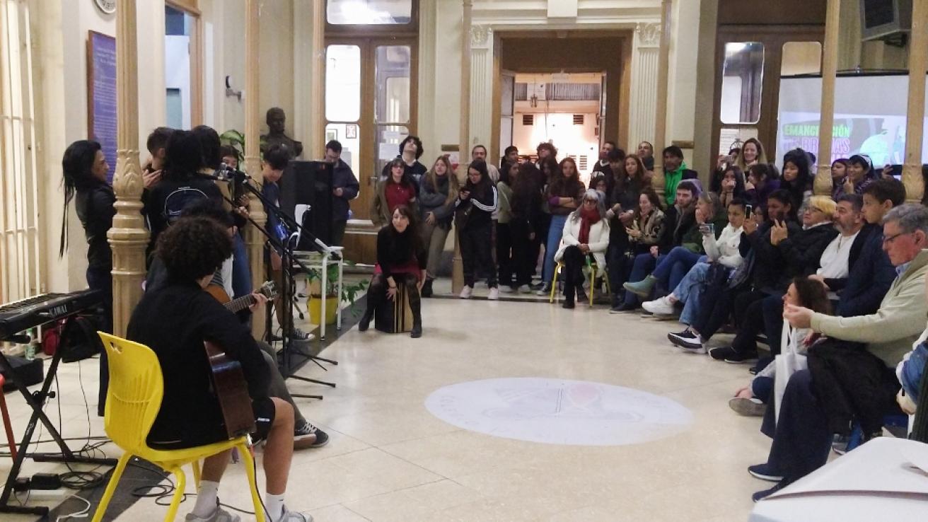 Las escuelas «brillaron» en la Noche de los Museos