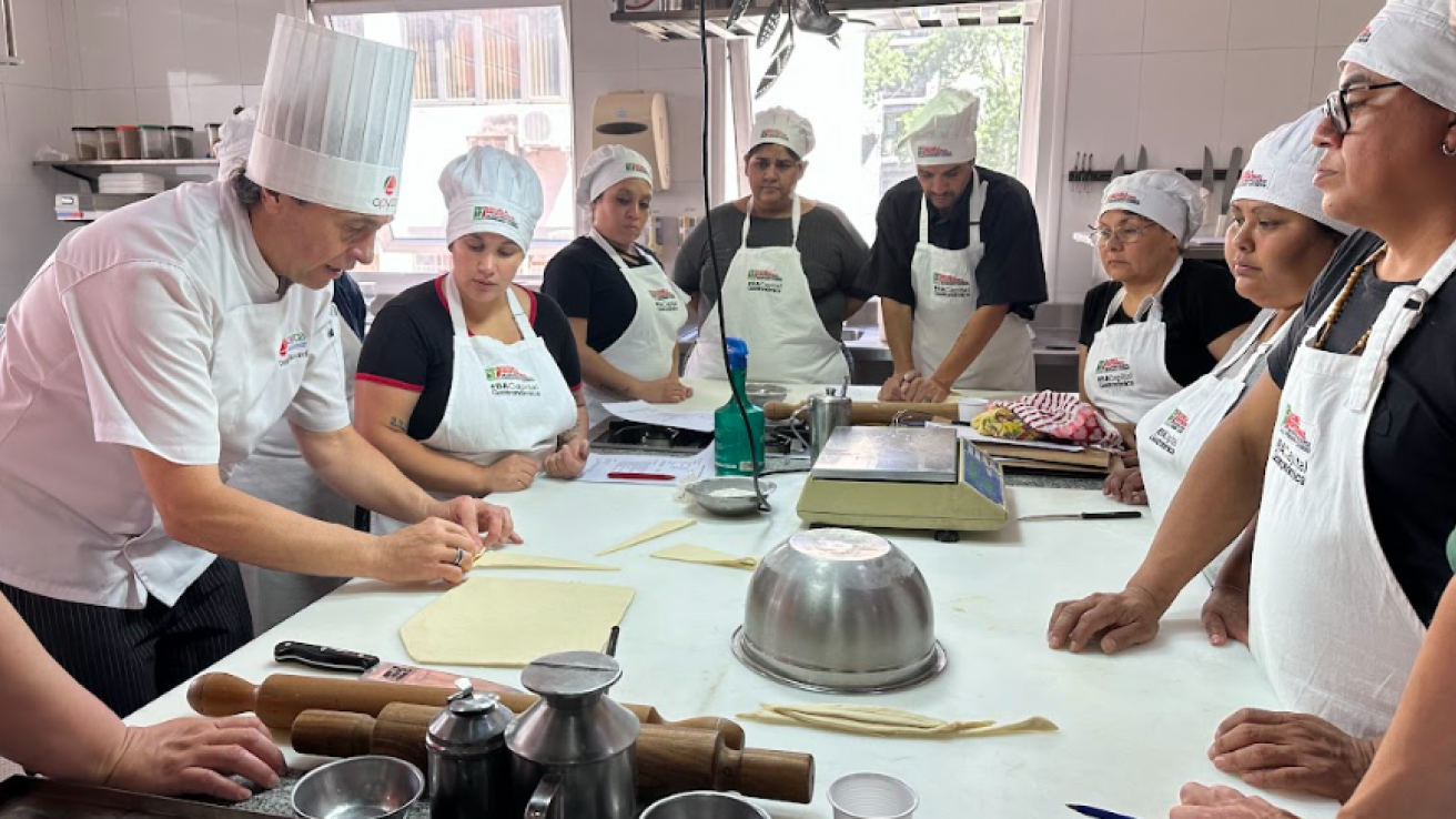 Curso de pizzería en Apyce