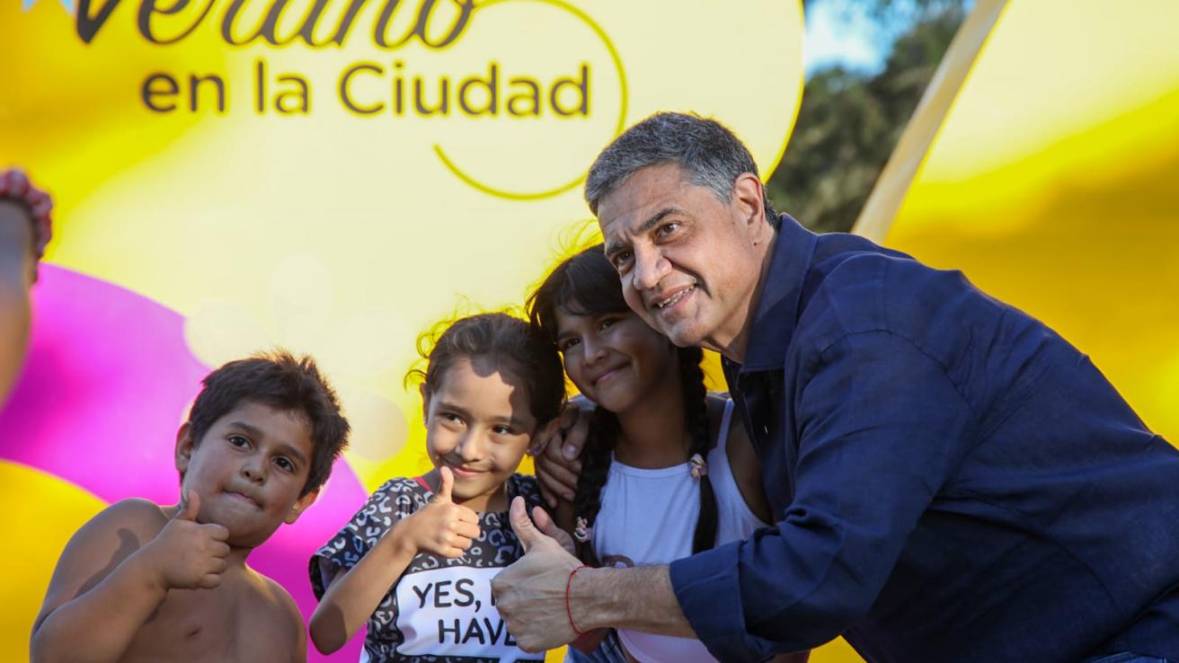 Jorge Macri compartió una jornada de actividades recreativas con vecinos como parte del programa "Verano en la Ciudad"