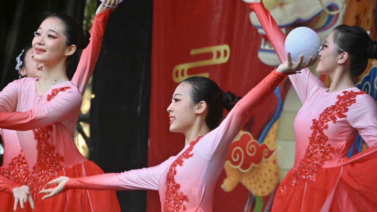 CELEBRA AÑO NUEVO CHINO