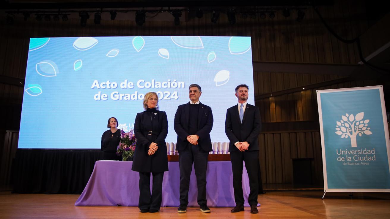 Se graduaron 124 estudiantes de la Universidad de la Ciudad