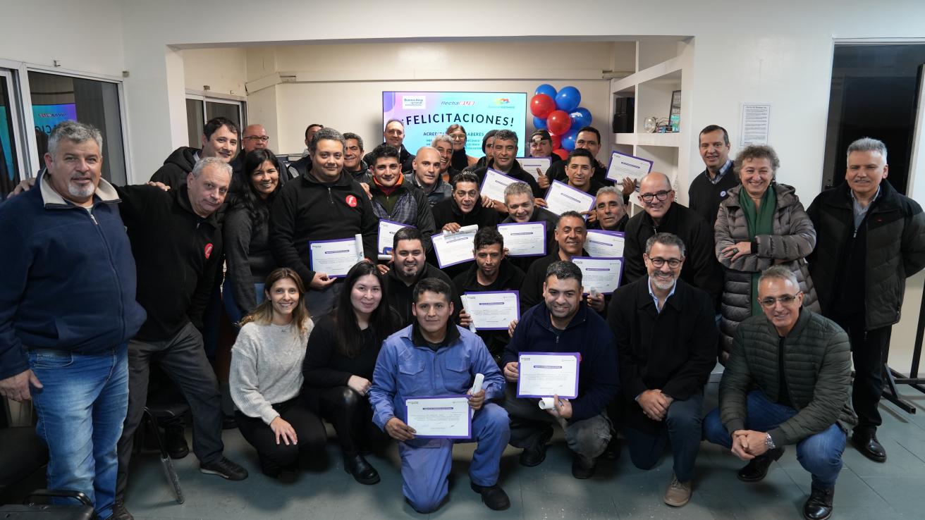 Trabajadores de Flecha Bus acreditan sus saberes en la Ciudad 