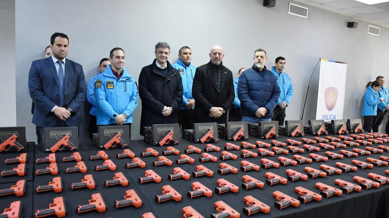 Cómo funcionan las pistolas BYRNA, las nuevas armas de letalidad reducida que sumó la Policía de la Ciudad