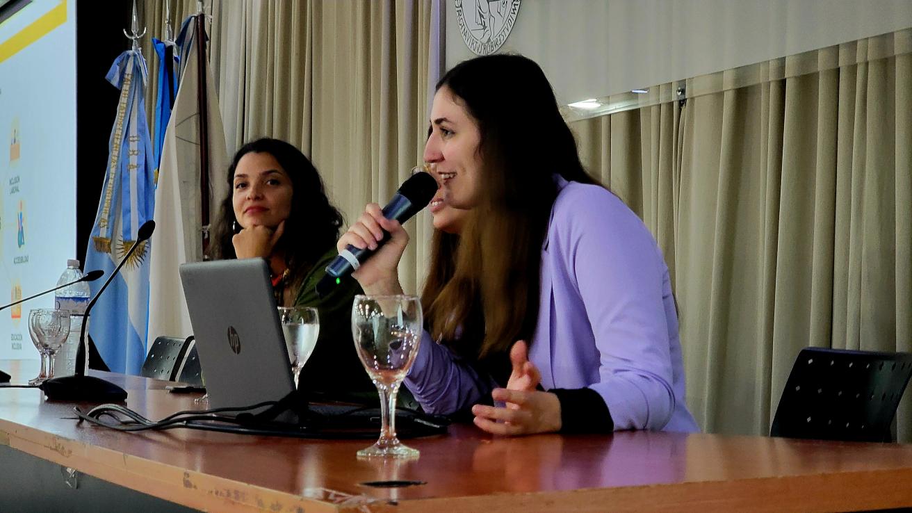 Fotografia en la que aparece parte del equipo de educacion de copidis en la apertura de la capacitacion docente 