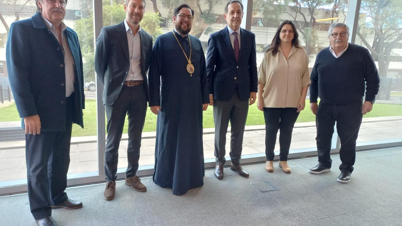 Fulvio Pompeo, Norberto Pontiroli, Pilar Bosca y representantes de la Iglesia y de la Colectividad Helénica de Buenos Aires
