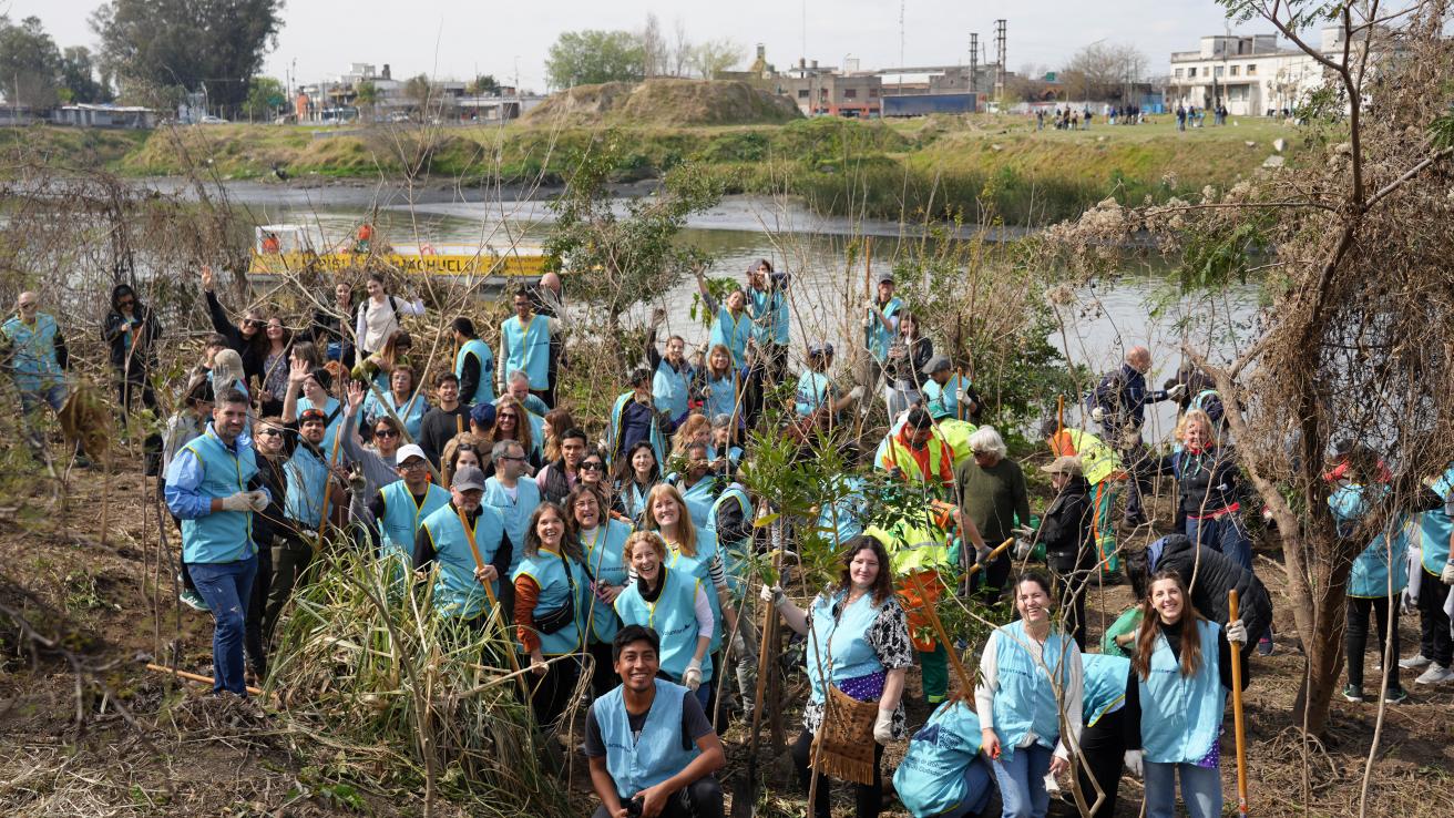 El Gobierno de la Ciudad plantó 300 árboles en la ribera del Riachuelo