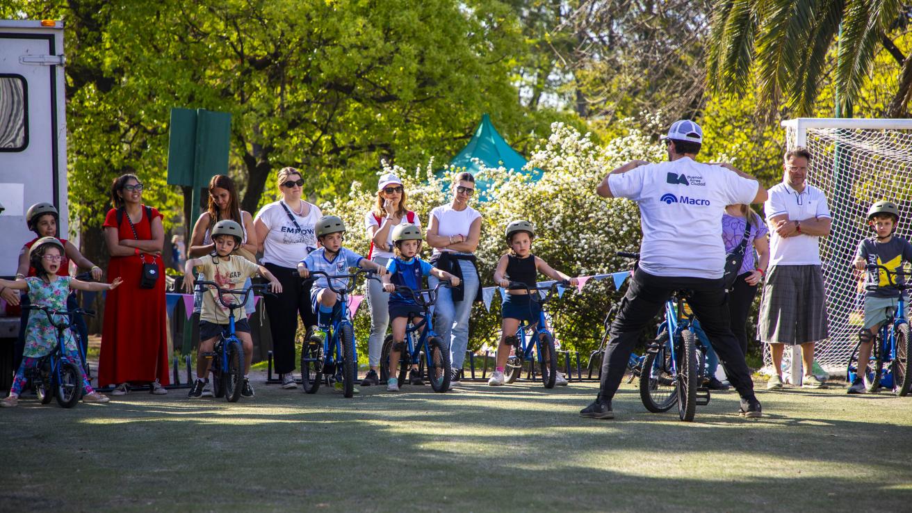 Más de 400 chicos aprendieron a andar en bici.