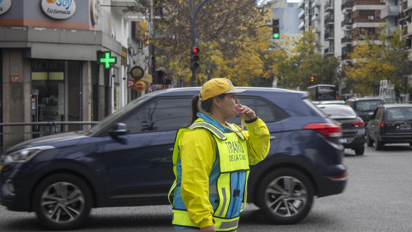 Cortes por la carrera de ciclismo.