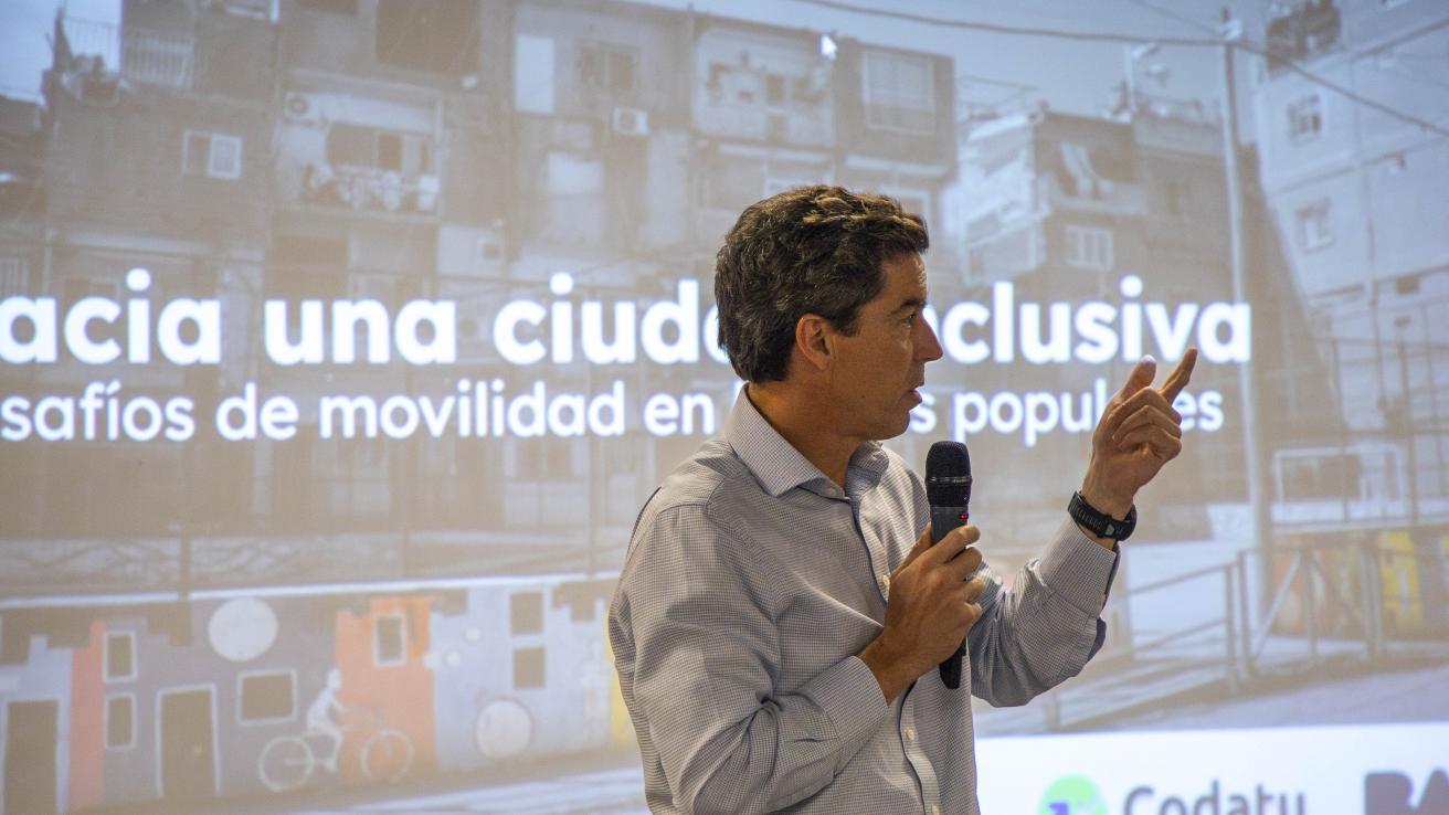 Pablo Bereciartua presentando la publicación