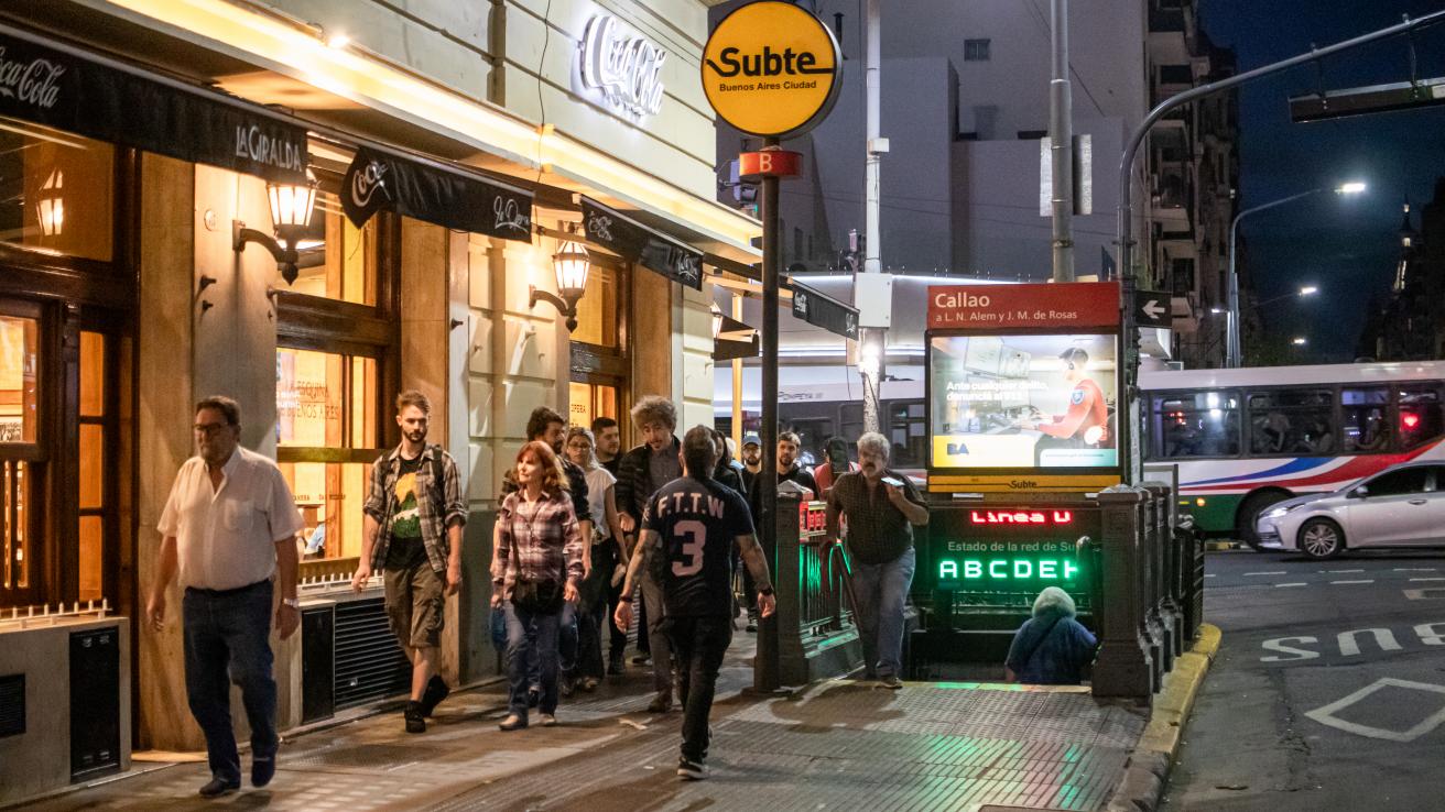 Este fin de semana, el Subte extiende el horario de las líneas B y H