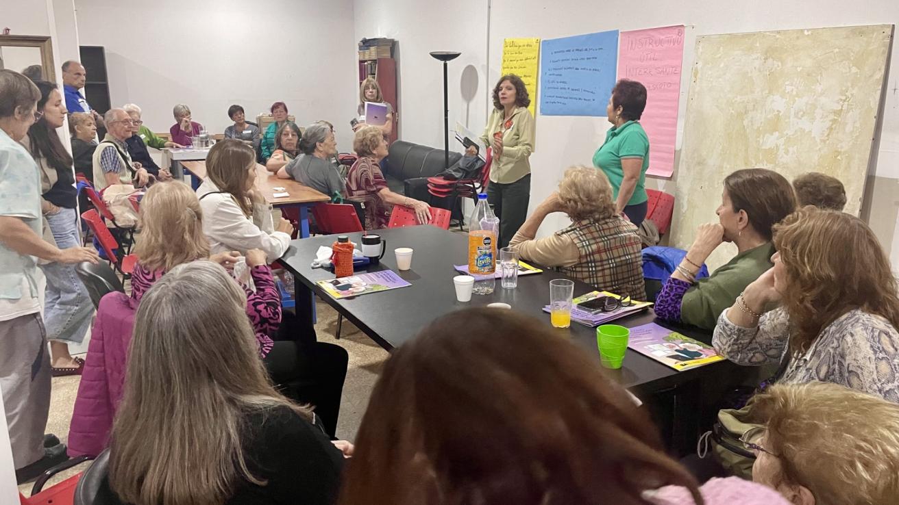 Taller de acceso a la información para personas mayores