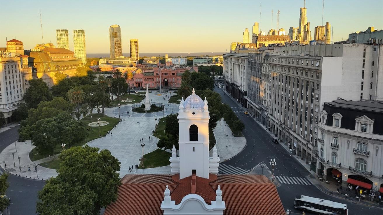 Imagen aerea del cabildo de la ciudad de buenos aires