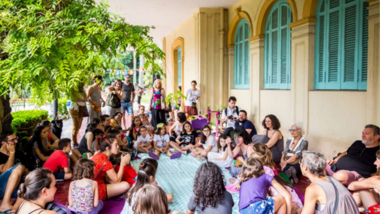 Personas reunidas en el Espacio Cultural Chacra de los Remedios