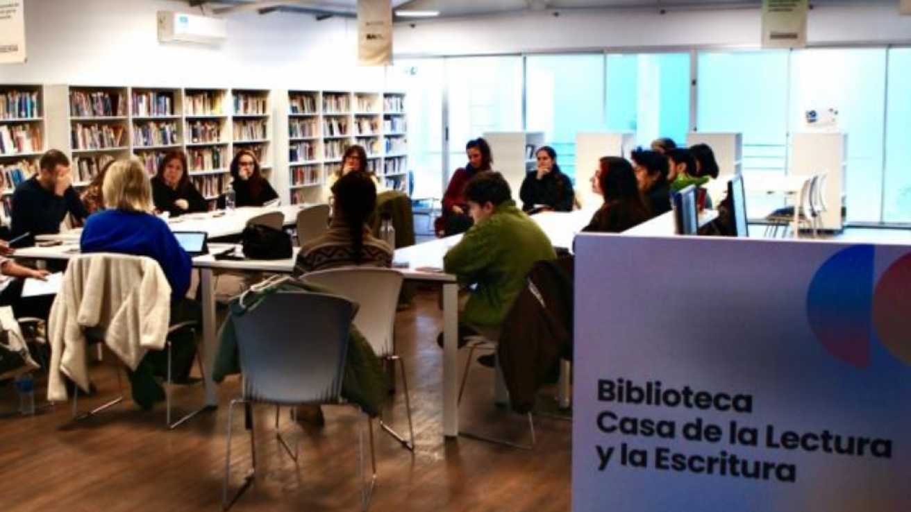 Reunión en la Biblioteca Casa de la Lectura y la Escritura