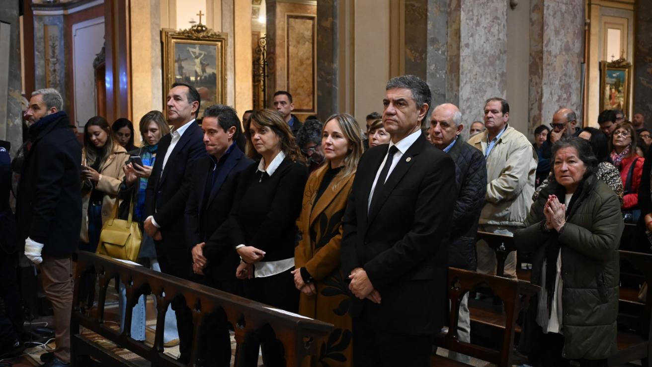 Jorge Macri y Clara Muzzio participaron de la Misa en la Catedral Metropolitana en honor al Papa Francisco