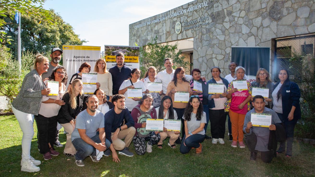 Entrega de certificados en el CIFA