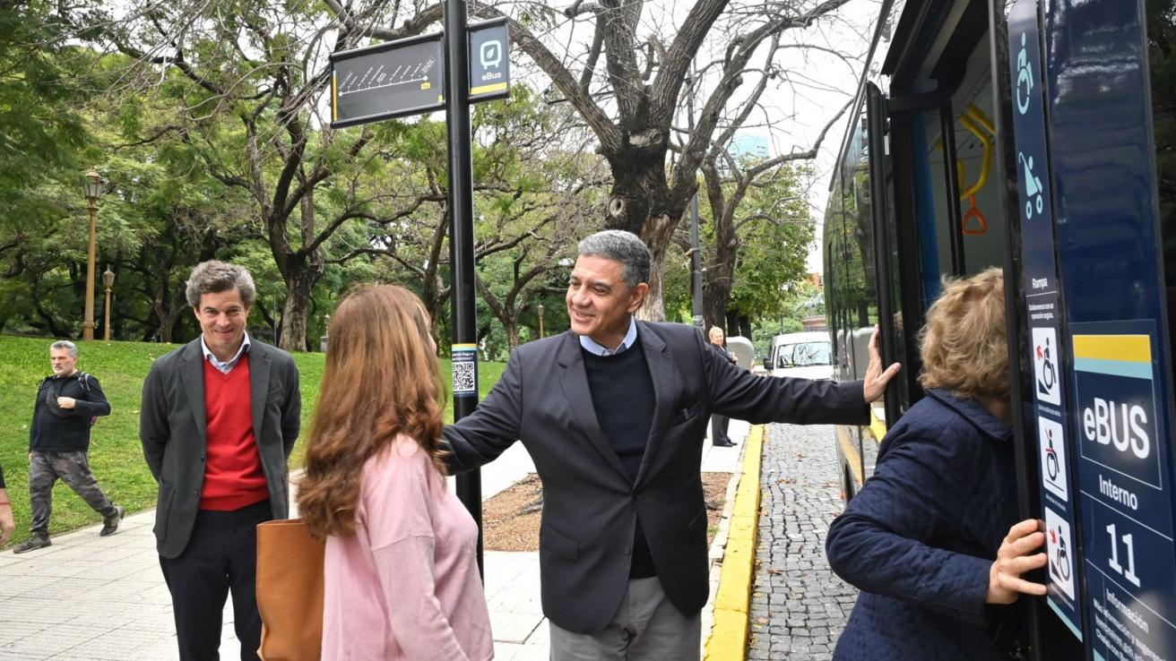 Jorge Macri presentó los nuevos buses eléctricos de la Ciudad