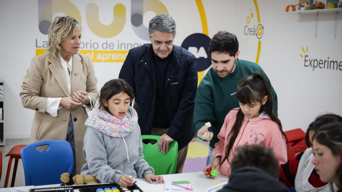 Jorge Macri, en el laboratorio de innovación para que alumnos y docentes experimenten con la tecnología