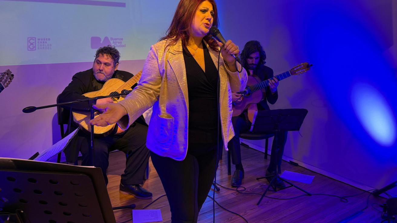Sandra Luna en el Museo Casa Carlos Gardel