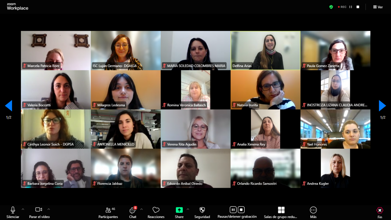 Personas participando de una capacitación virtual