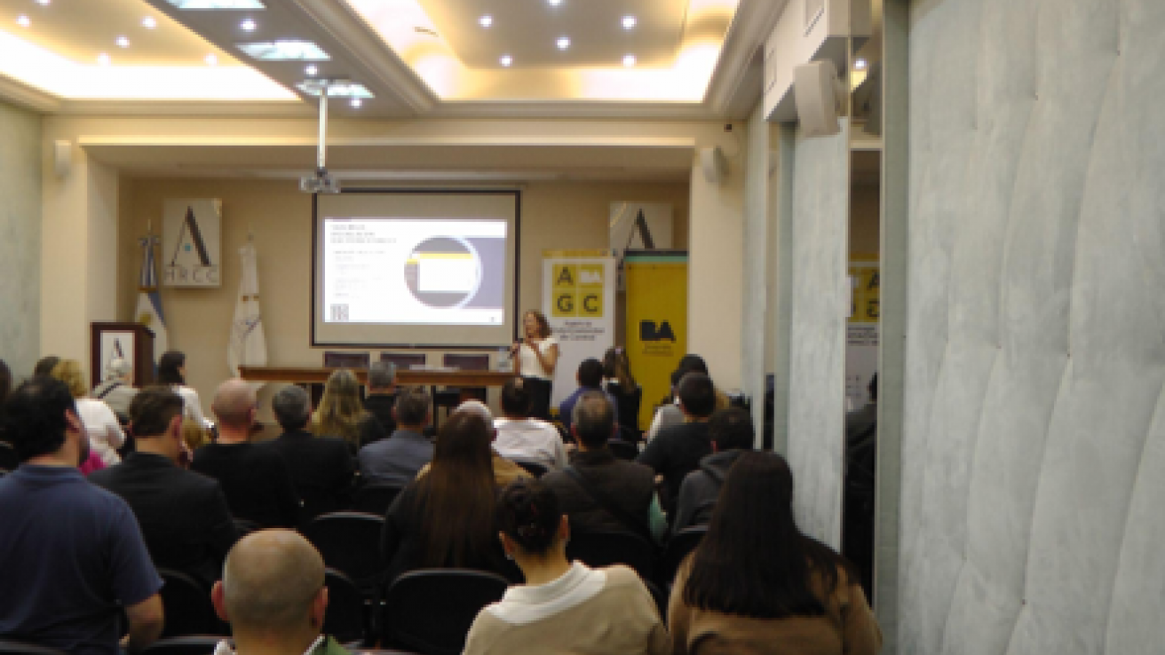 Charla sobre herramientas digitales de la AGC