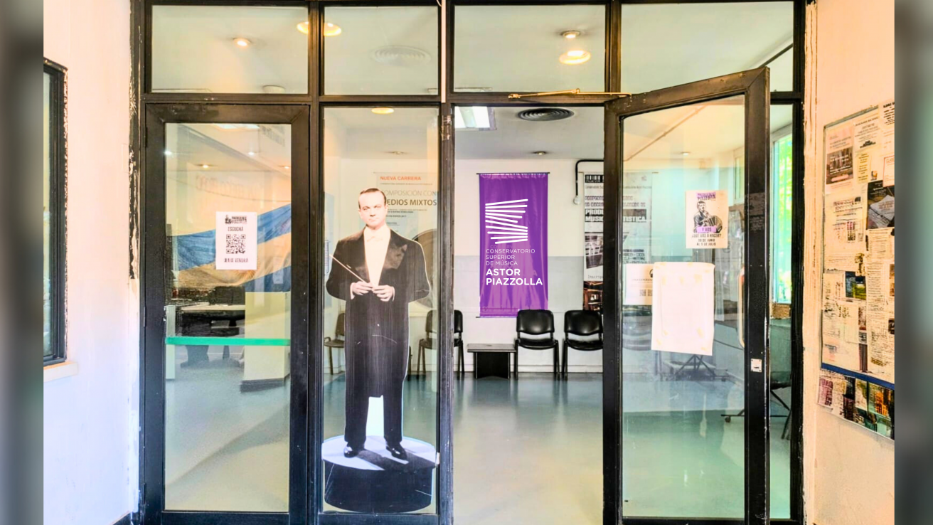 Entrada del Conservatorio Astor Piazzolla