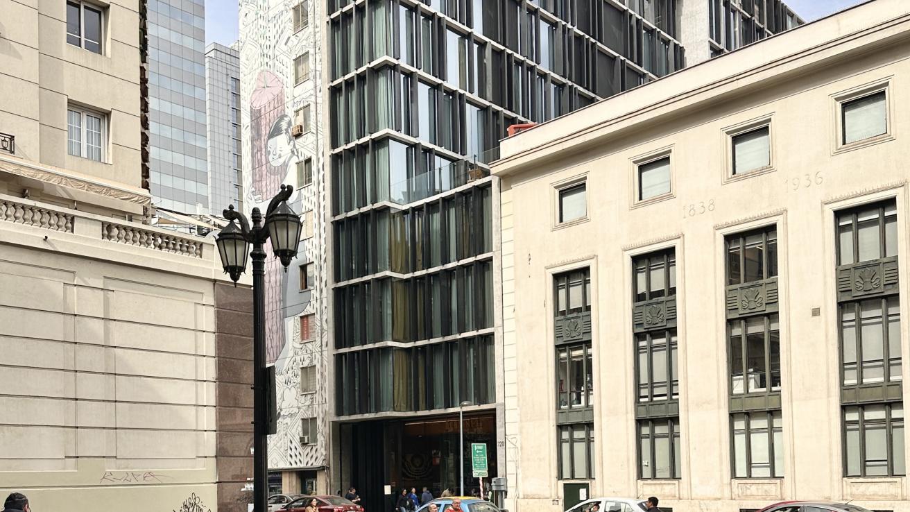 Santiago (Chile). Hotel Debaines