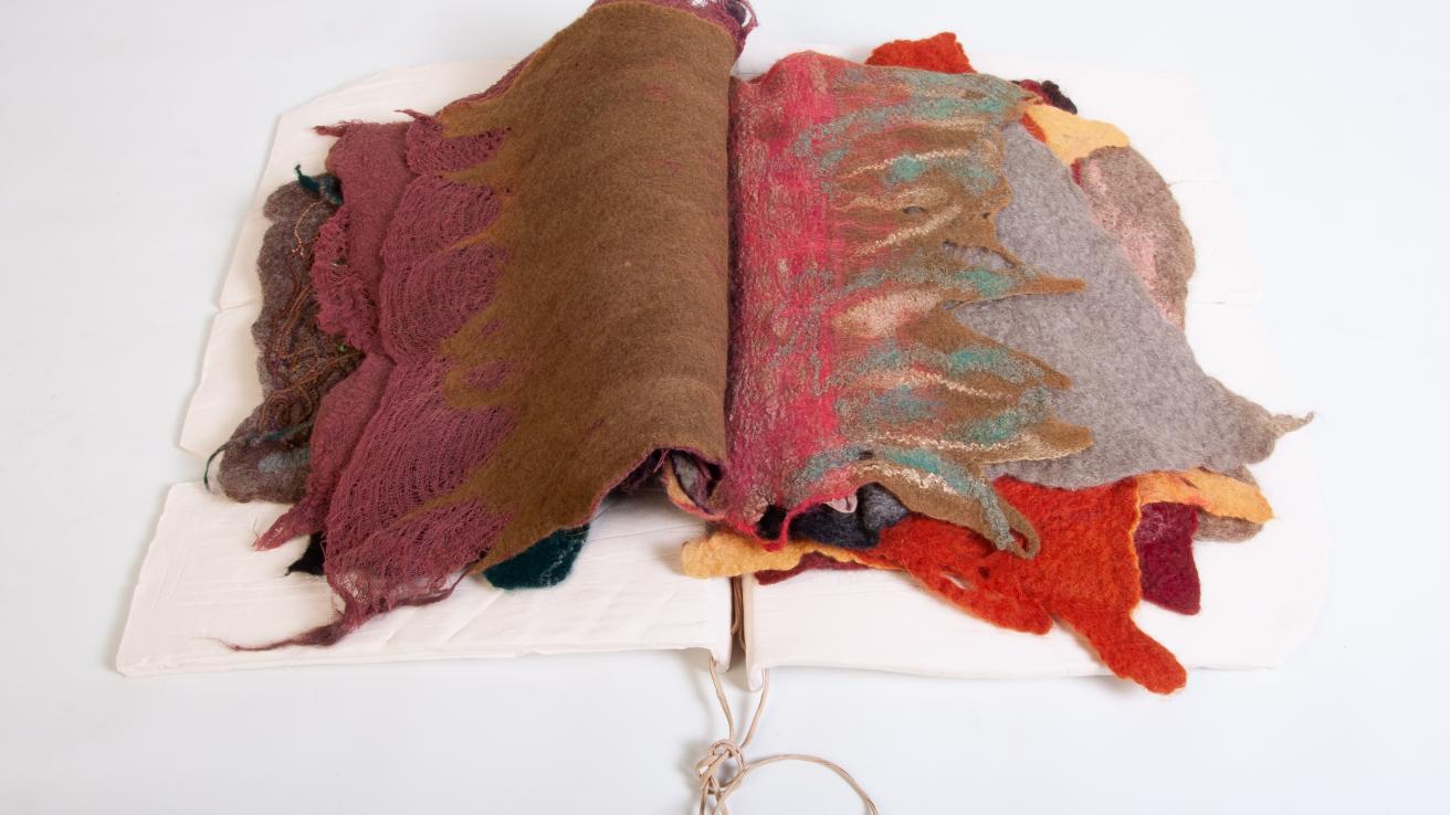 libro textil en fieltro