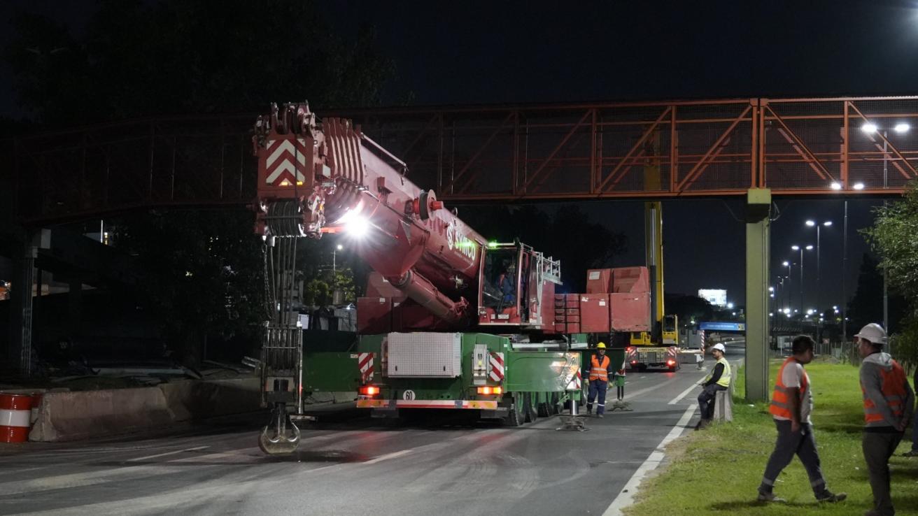 Cierran durante tres noches la Autopista Dellepiane entre Larrazábal y la General Paz para montar un puente 
