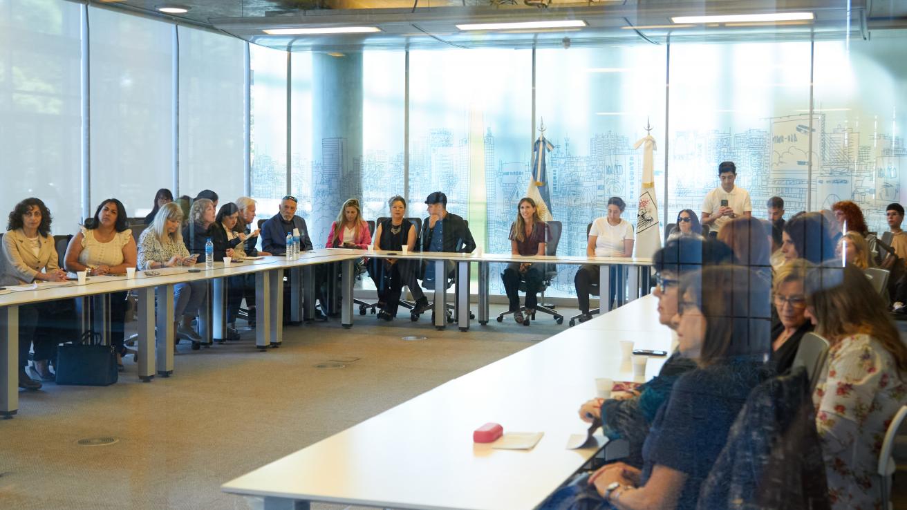 Asamblea plenaria del CCH con participación de organizaciones de la sociedad civil en la sede del Gobierno de la Ciudad.