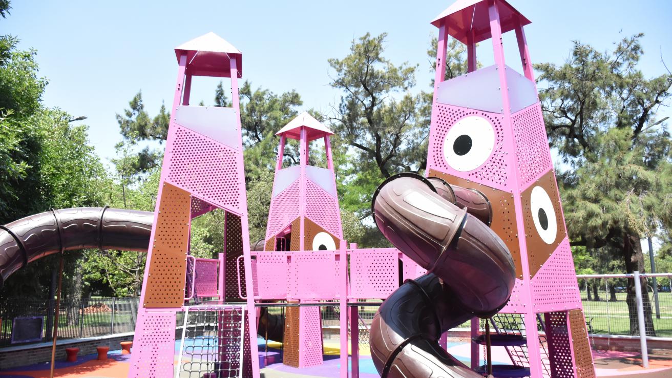 Patio de juegos en Parque Saavedra