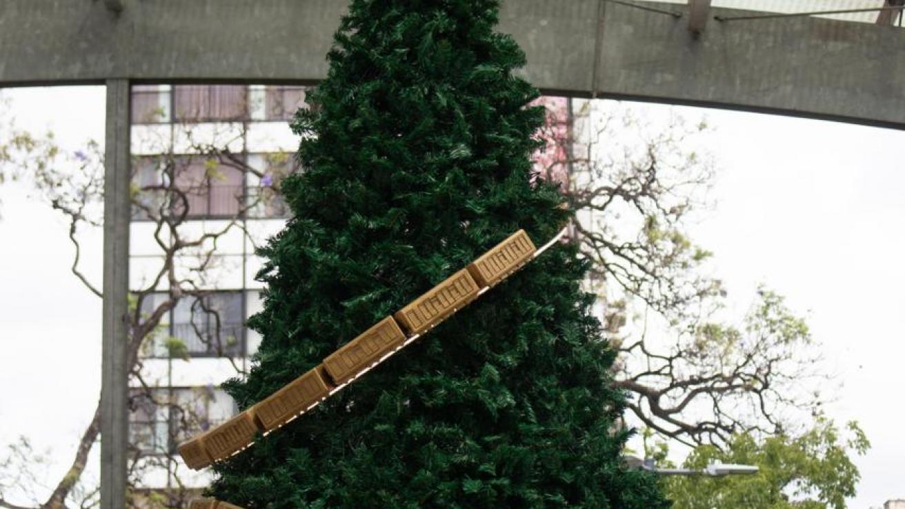 El Subte celebra la Navidad con un árbol gigante