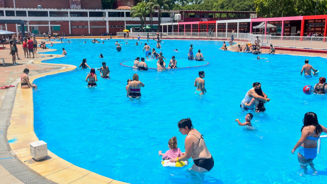 Desde el lunes las piletas de la Ciudad podrán disfrutarse todo el día