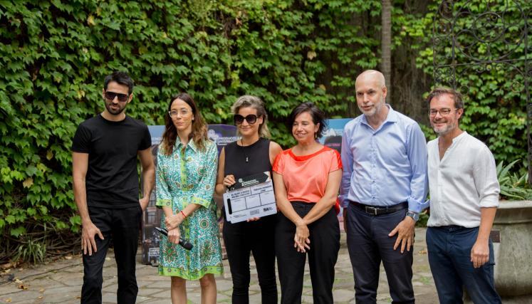 “El olor a pasto recién cortado” de Tresmilmundos Cine