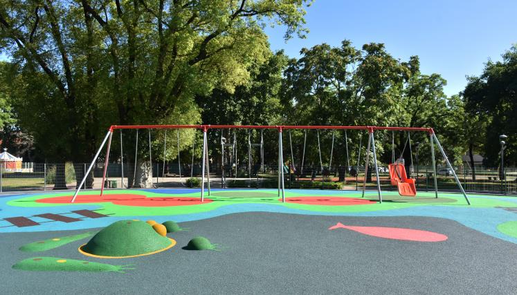 Inauguración Plaza Ciudad de Banff, Comuna 10