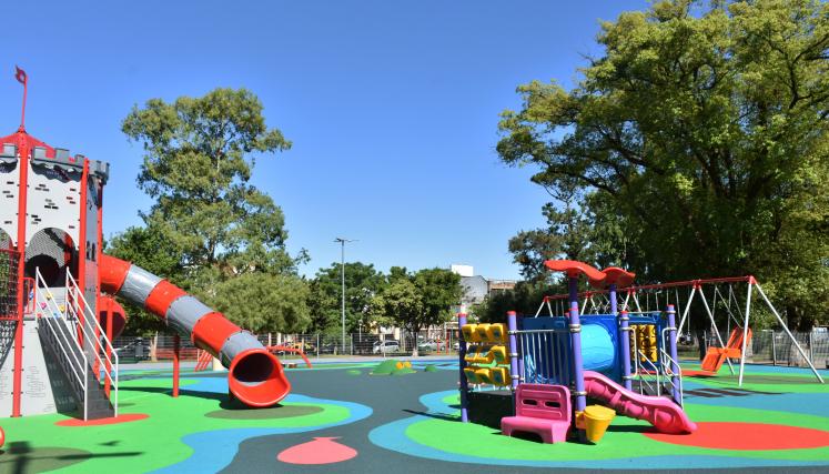 Inauguración Plaza Ciudad de Banff, Comuna 10