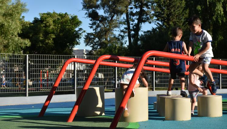 Inauguración Plaza Ciudad de Banff, Comuna 10