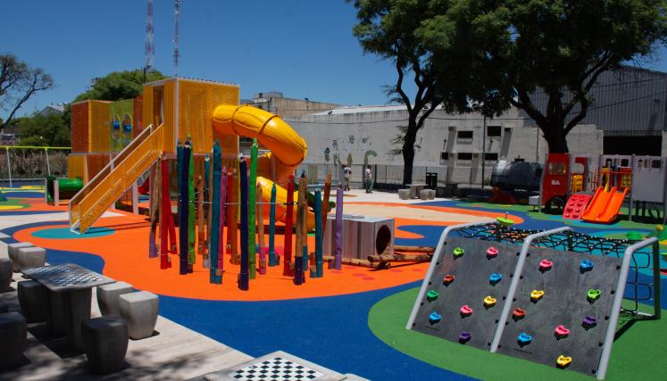 La Ciudad renovó el espacio de juegos de la Plaza Antonio Malaver
