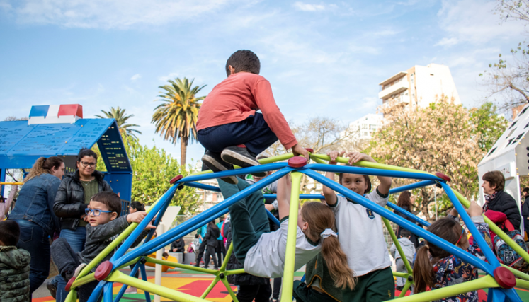 Patio de juegos de la Plaza Ángel Gris 3