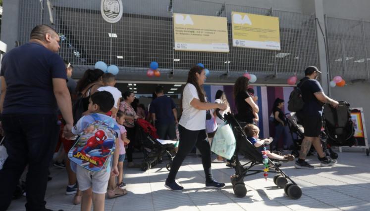 Más de 584 mil estudiantes de escuelas públicas y privadas empezaron las clases en la Ciudad
