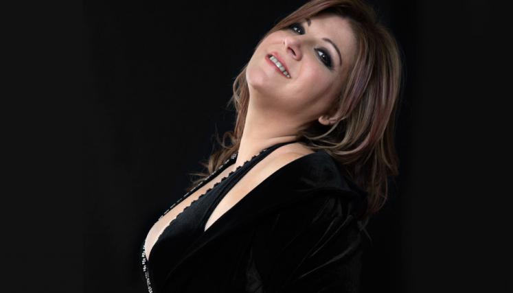 Sandra Luna cantante